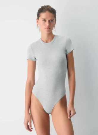 Body de cuello redondo con costuras elásticas HomeStretch™