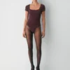 Body original con cuello cuadrado y contorno
