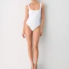 Body original con cuello cuadrado y contorno