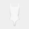 Body original con cuello cuadrado y contorno