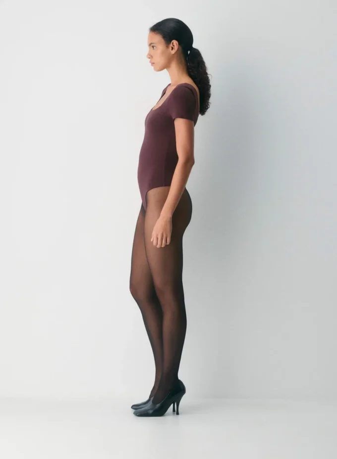 Body original con cuello cuadrado y contorno