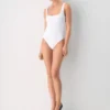 Body original con cuello cuadrado y contorno