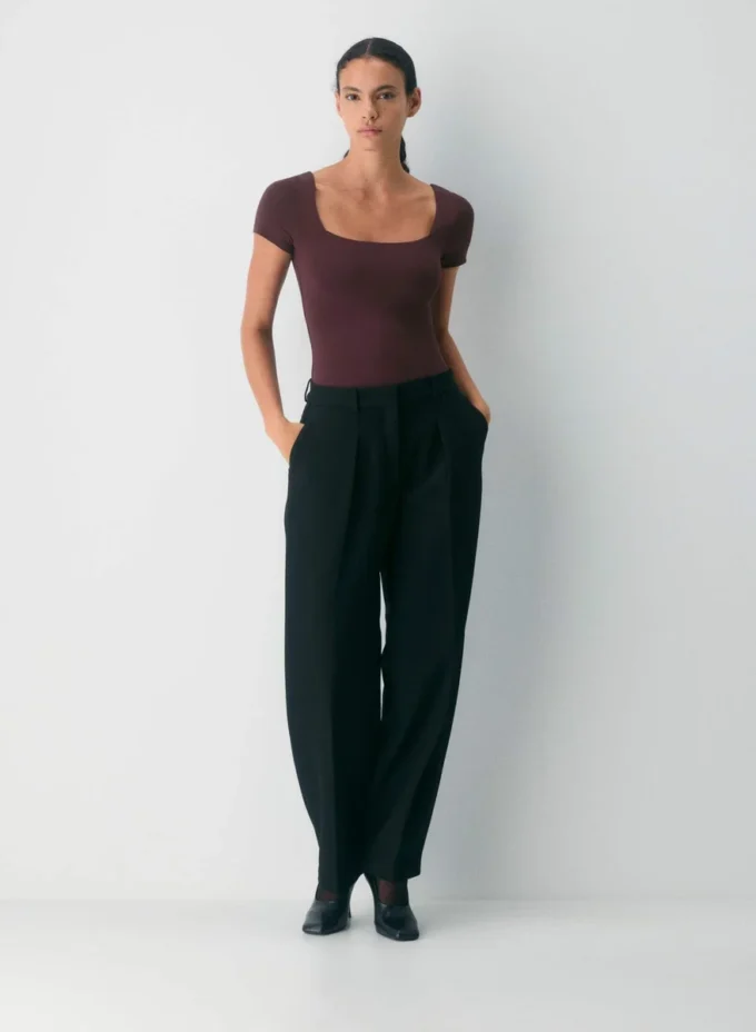 Body original con cuello cuadrado y contorno