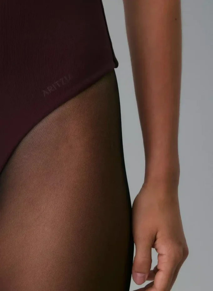 Body original con cuello cuadrado y contorno