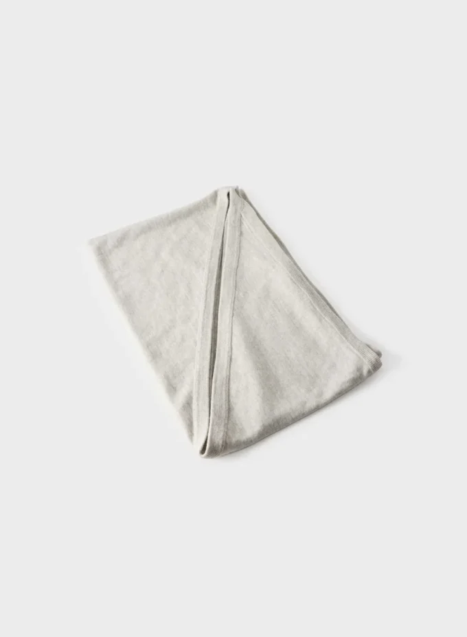 Bufanda triangular de lana merino Bufanda triangular de lana merino
