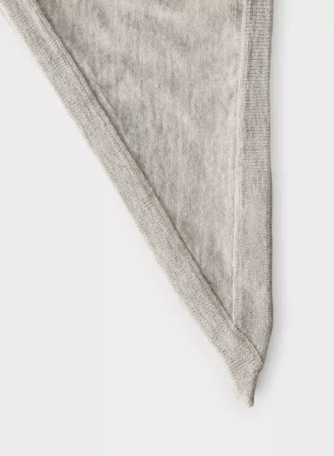 Bufanda triangular de lana merino Bufanda triangular de lana merino