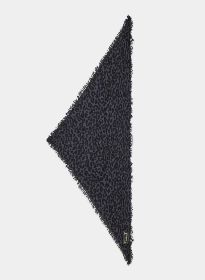 Bufanda triangular de lana merino de las Islas Feroe Bufanda triangular de lana merino de las Islas Feroe