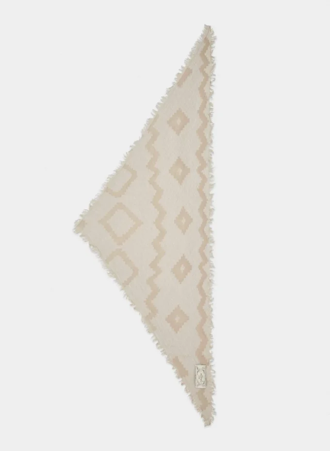 Bufanda triangular de lana merino de las Islas Feroe Bufanda triangular de lana merino de las Islas Feroe