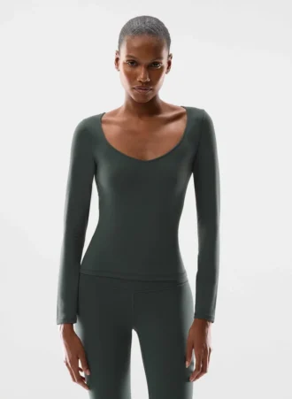 BUTTER Essential V-Neck Longsleeve