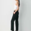 Camiseta sin mangas con cuello cuadrado y corte ajustado Original Contour de Aritzia Camiseta sin mangas con cuello cuadrado y corte ajustado Original Contour de Aritzia