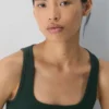 Camiseta sin mangas con cuello cuadrado y ribete HomeStretch™ Camiseta sin mangas con cuello cuadrado y ribete HomeStretch™