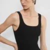 Camiseta sin mangas con cuello cuadrado y tejido Sculpt Knit