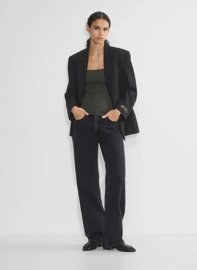 camiseta sin mangas con cuello cuadrado y tirantes ajustables de Aritzia camiseta sin mangas con cuello cuadrado y tirantes ajustables de Aritzia