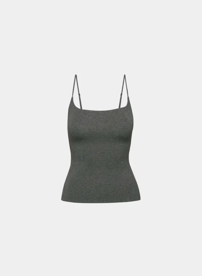 camiseta sin mangas con cuello cuadrado y tirantes ajustables de Aritzia camiseta sin mangas con cuello cuadrado y tirantes ajustables de Aritzia
