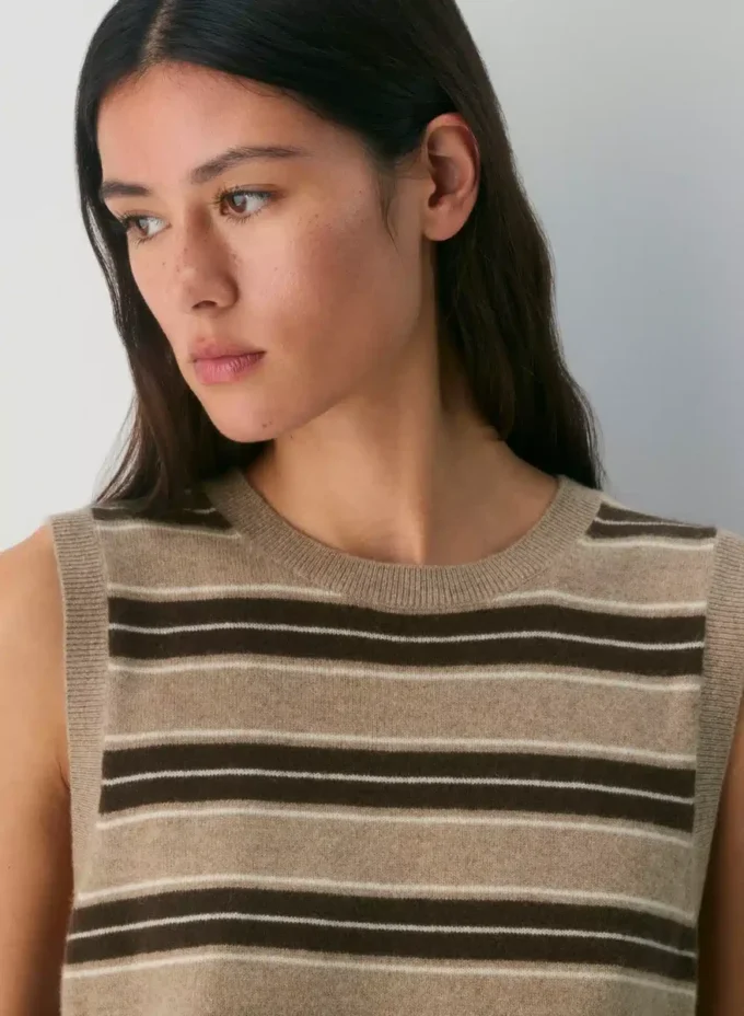 Chaleco de punto de cuello redondo Bare Cashmere Chaleco de punto de cuello redondo Bare Cashmere