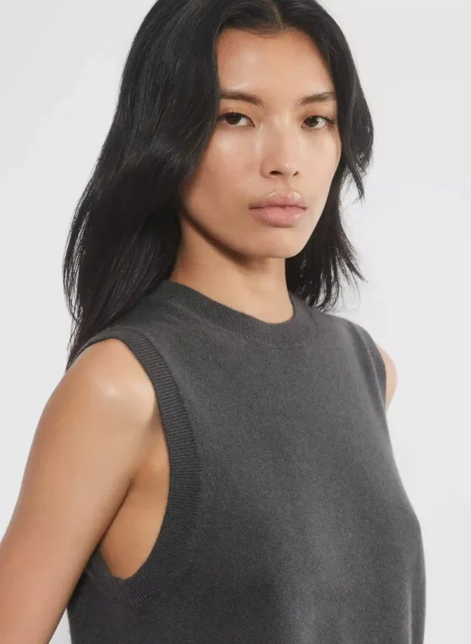 Chaleco de punto de cuello redondo Bare Cashmere Chaleco de punto de cuello redondo Bare Cashmere