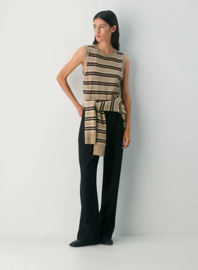 Chaleco de punto de cuello redondo Bare Cashmere Chaleco de punto de cuello redondo Bare Cashmere