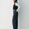 chaleco sin mangas con cuello alto Polartec® Thermal Pro™. chaleco sin mangas con cuello alto Polartec® Thermal Pro™.