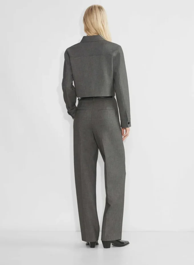 Chaqueta corta pequeña – (Re)ssential Chaqueta corta pequeña – (Re)ssential