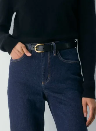 Cinturón de cuero macizo con detalle en latón