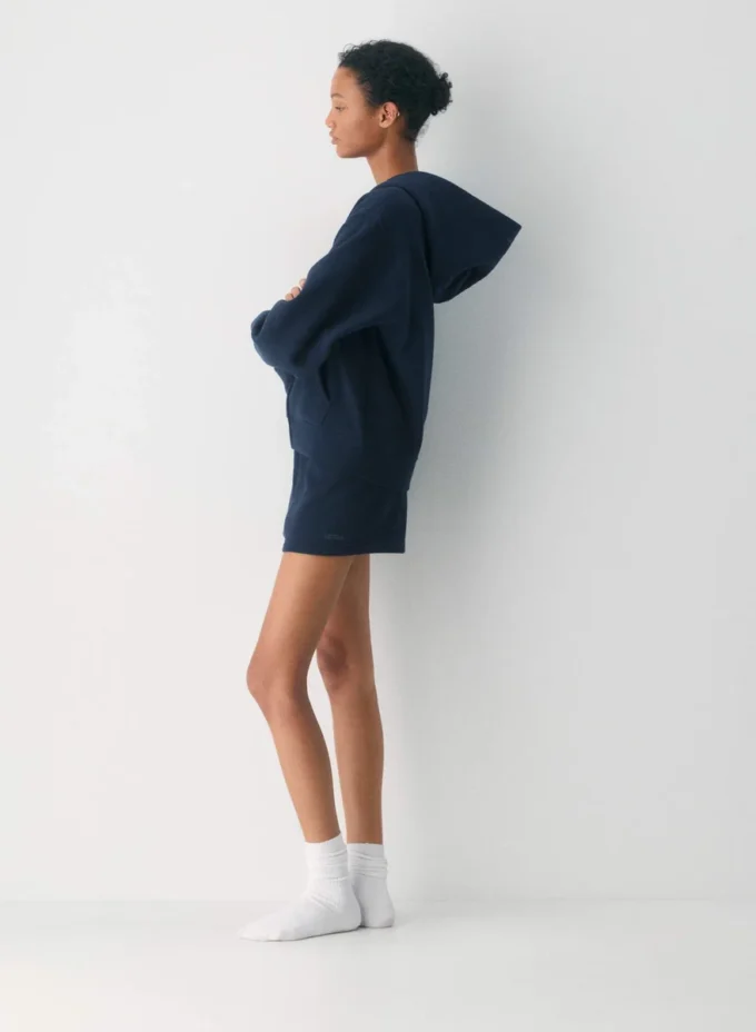 Cozy Sweatfleece de Aritzia. Mini shorts perfectos de talle alto Cozy Sweatfleece de Aritzia. Mini shorts perfectos de talle alto