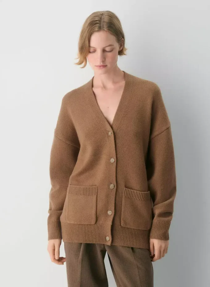Cárdigan de cuello en V de lana merino gruesa
