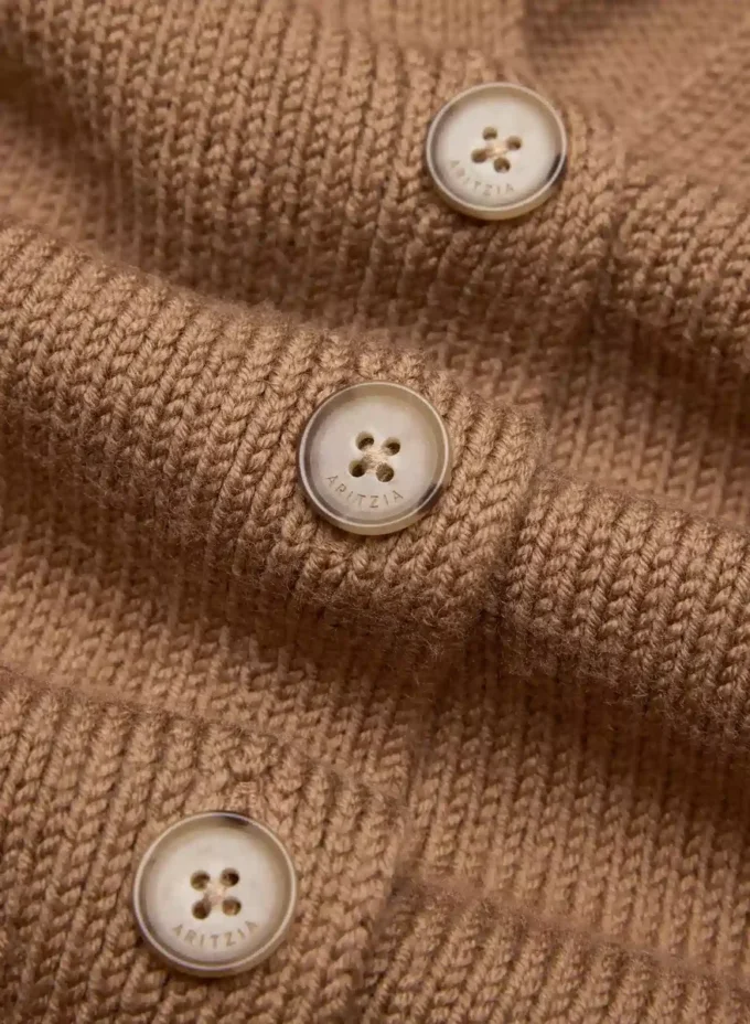 Cárdigan de cuello en V de lana merino gruesa