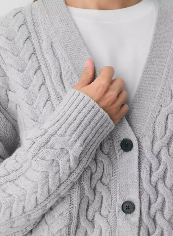 Cárdigan de cuello en V de lana merino Heritage Knit