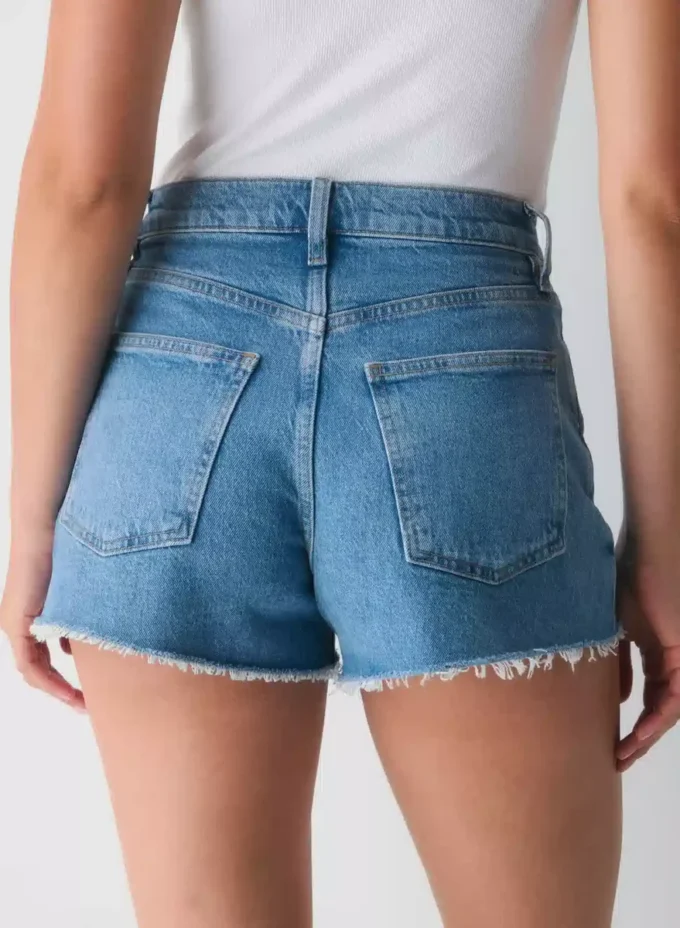 Denim Forum Jodie Mini short vaquero de talle alto y corte curvilíneo Denim Forum Jodie Mini short vaquero de talle alto y corte curvilíneo