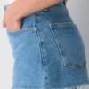 Denim Forum Jodie Mini short vaquero de talle alto y corte curvilíneo Denim Forum Jodie Mini short vaquero de talle alto y corte curvilíneo