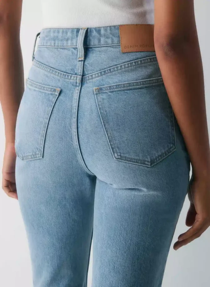 Denim Forum Los vaqueros slim bootcut de talle alto Nina de los años 90 Denim Forum Los vaqueros slim bootcut de talle alto Nina de los años 90