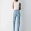 Denim Forum Los vaqueros slim bootcut de talle alto Nina de los años 90 Denim Forum Los vaqueros slim bootcut de talle alto Nina de los años 90