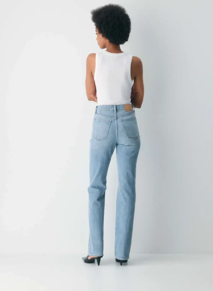 Denim Forum Los vaqueros slim bootcut de talle alto Nina de los años 90 Denim Forum Los vaqueros slim bootcut de talle alto Nina de los años 90