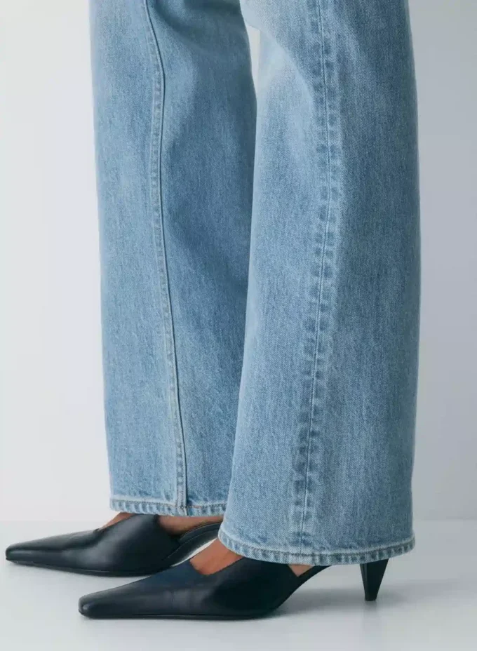 Denim Forum Los vaqueros slim bootcut de talle alto Nina de los años 90 Denim Forum Los vaqueros slim bootcut de talle alto Nina de los años 90