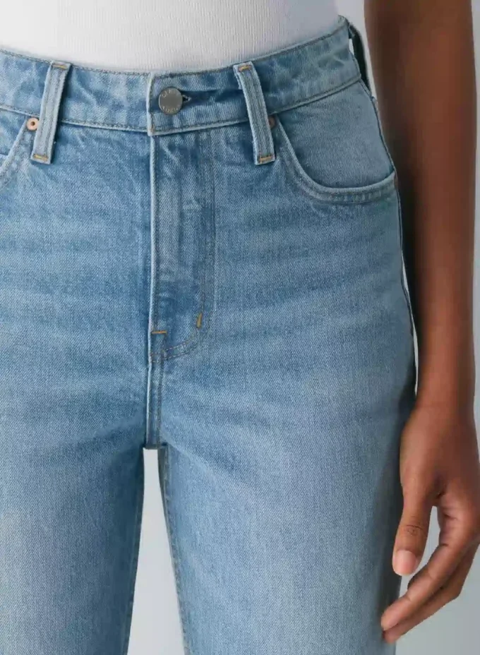 Denim Forum Los vaqueros slim bootcut de talle alto Nina de los años 90 Denim Forum Los vaqueros slim bootcut de talle alto Nina de los años 90