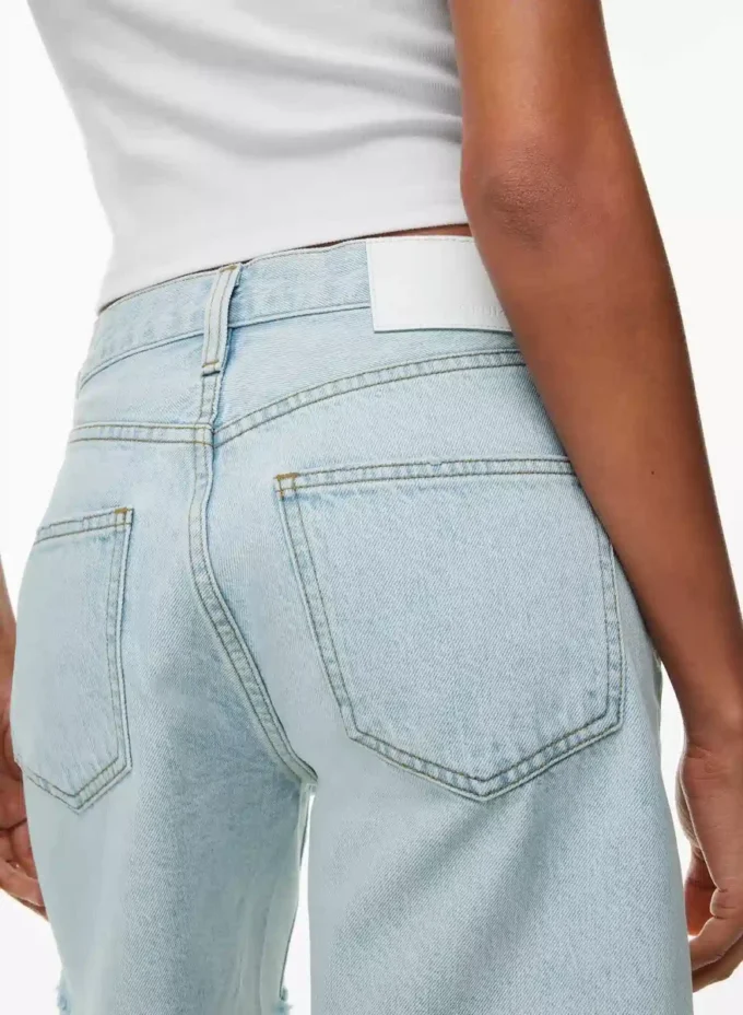 Denim Forum Pantalón corto vaquero Yoko de talle alto y largo hasta la mitad del muslo Denim Forum Pantalón corto vaquero Yoko de talle alto y largo hasta la mitad del muslo
