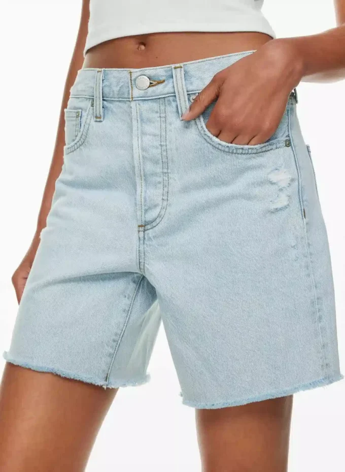 Denim Forum Pantalón corto vaquero Yoko de talle alto y largo hasta la mitad del muslo Denim Forum Pantalón corto vaquero Yoko de talle alto y largo hasta la mitad del muslo
