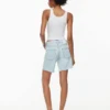 Denim Forum Pantalón corto vaquero Yoko de talle alto y largo hasta la mitad del muslo Denim Forum Pantalón corto vaquero Yoko de talle alto y largo hasta la mitad del muslo