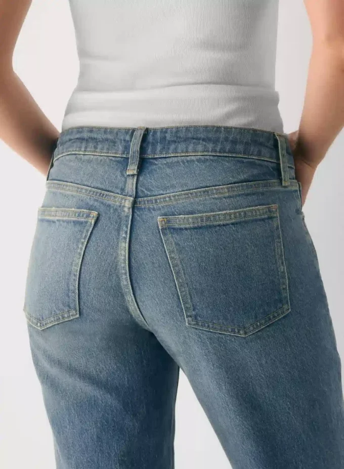 Denim Forum Tilda Vaqueros rectos de talle bajo y corte curvo Denim Forum Tilda Vaqueros rectos de talle bajo y corte curvo