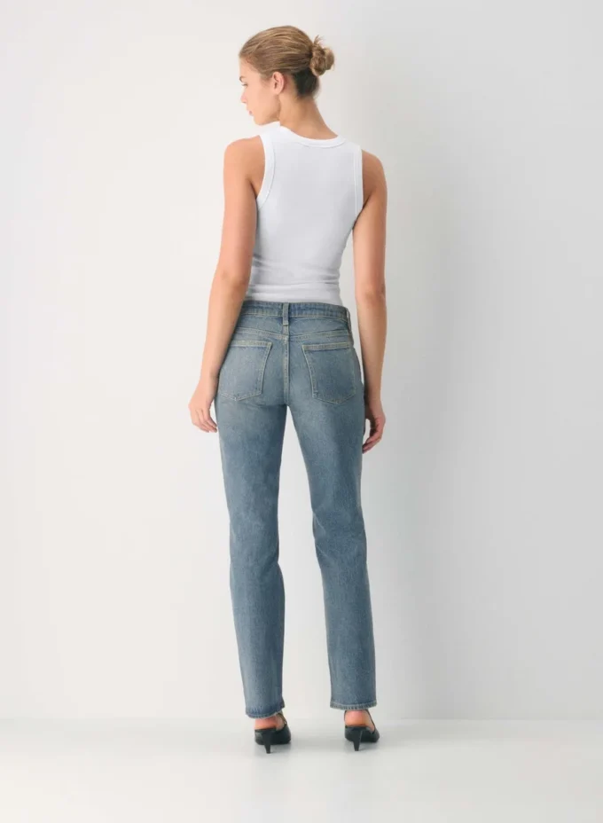 Denim Forum Tilda Vaqueros rectos de talle bajo y corte curvo Denim Forum Tilda Vaqueros rectos de talle bajo y corte curvo