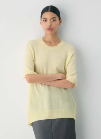 Feather Cashmere de Aritzia, 100 % ligero como una pluma. Jersey de manga corta holgado