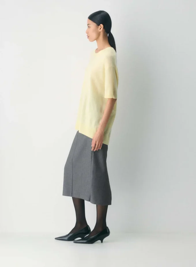 Feather Cashmere de Aritzia, 100 % ligero como una pluma. Jersey de manga corta holgado