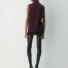 Feather Cashmere de Aritzia. Camiseta de cuello alto holgada
