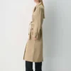 Gabardina Virtue – Sarga rica Gabardina Virtue – Sarga rica
