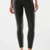GloTone™ Cheeky Leggings infinitos de talle alto y 66 cm de largo GloTone™ Cheeky Leggings infinitos de talle alto y 66 cm de largo
