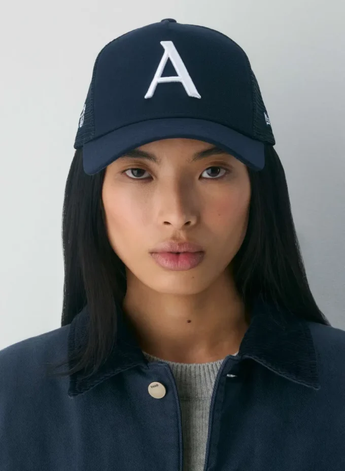 Gorra trucker New Era x Aritzia 940 A-Frame Gorra trucker New Era x Aritzia 940 A-Frame