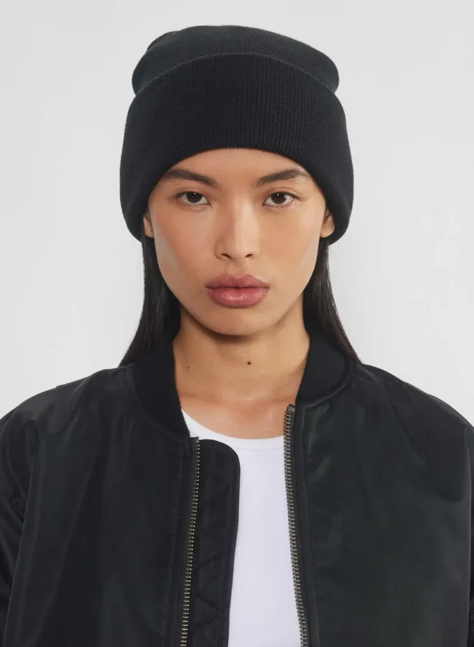 Gorro alto con vuelta