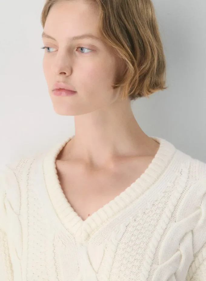Jersey de cuello en V de lana merino Heritage Knit