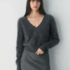 Jersey de cuello en V encogido de cachemira cepillada