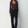Jersey de cuello en V profundo de lana merino fina